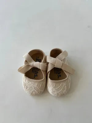 Baby lace Mantilla crib shoe