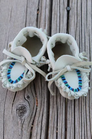 buckskin baby moccasins, beaded baby moccasins