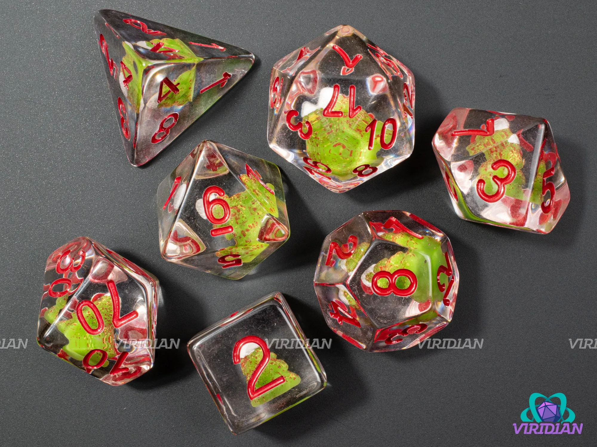 O' Christmas Tree | Snow Topped Tree Inside, Red Ink/Sprinkling, Clear | Resin Dice Set (7)