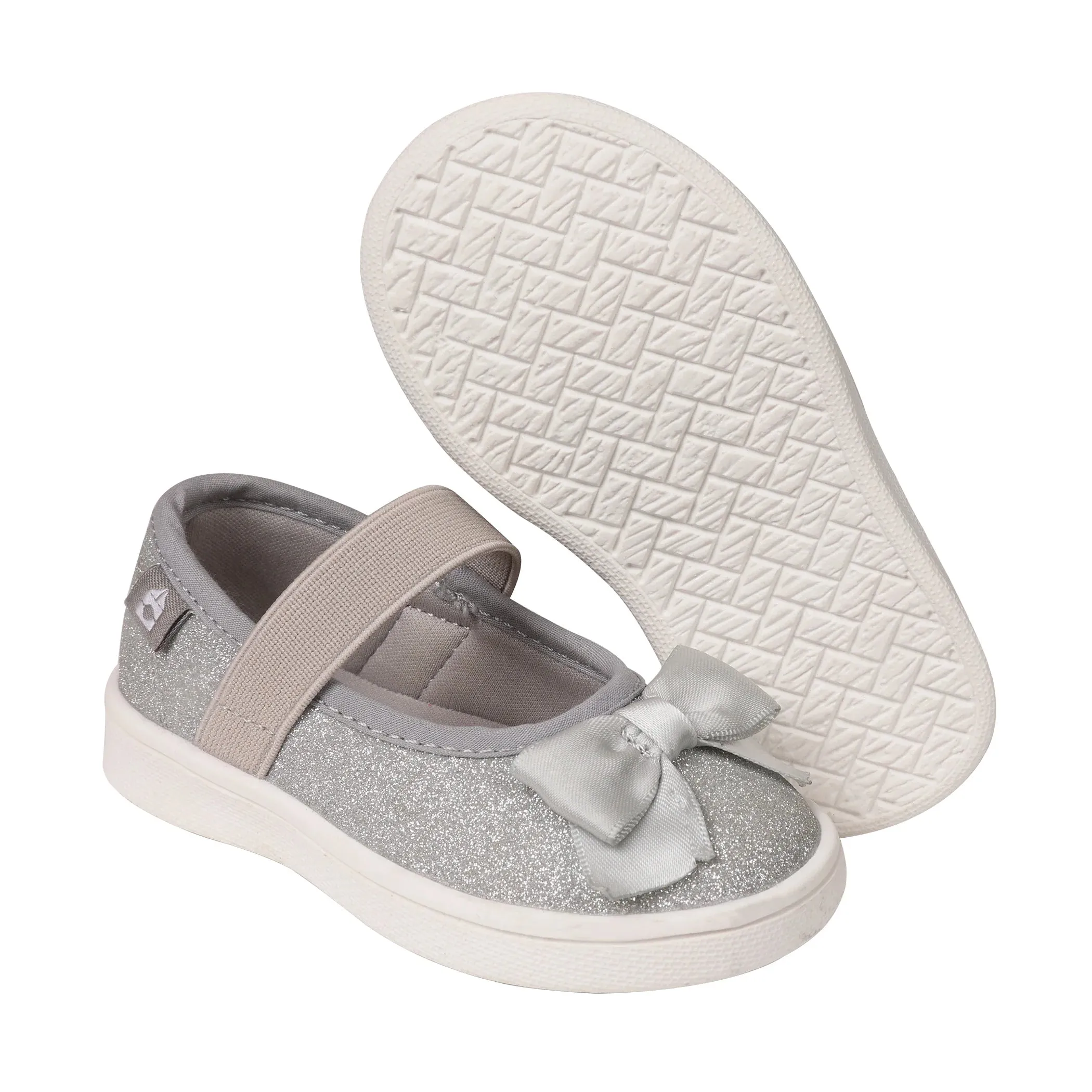 Oomphies Girls' (Sizes 5-12) Quinn Crib Flat - Silver Glitter